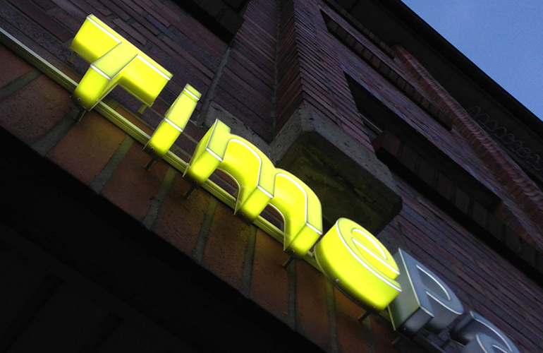 boob_referenzen_timepartner_lichtwerbung_770x500