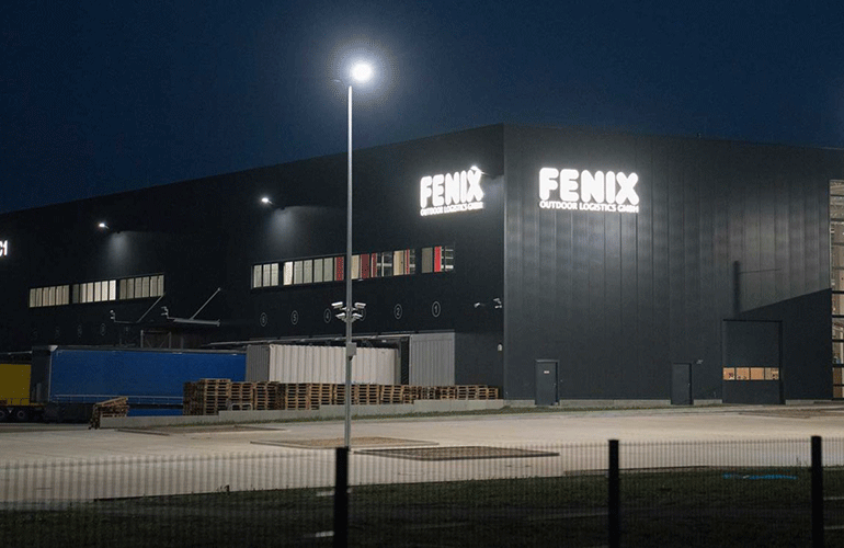 boob_referenzen_fenix_gebaeude_lichtwerbung_770x500