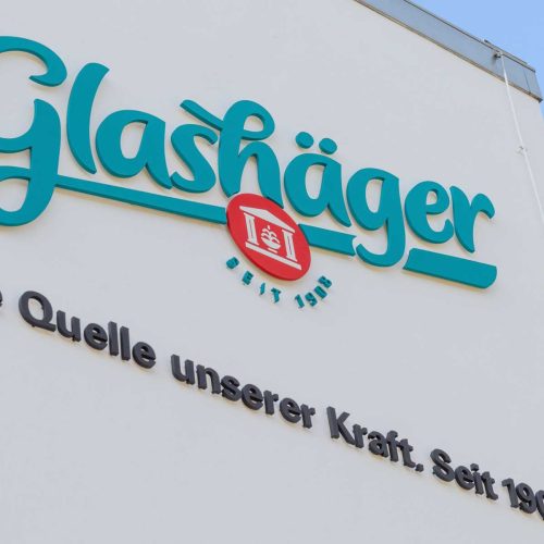 riesige-fassadenwerbung