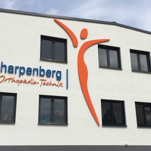 werbung-an-der-fassade