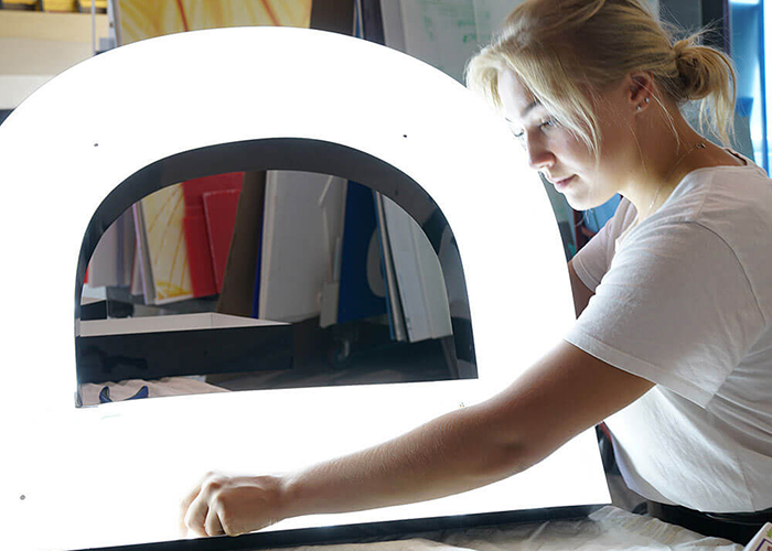 boob_ueber_uns_karriere_job_schilderhersteller_kachel_700x500